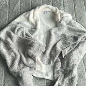 Time and Tru, One size fits all gray and white cozy oversize sweater.